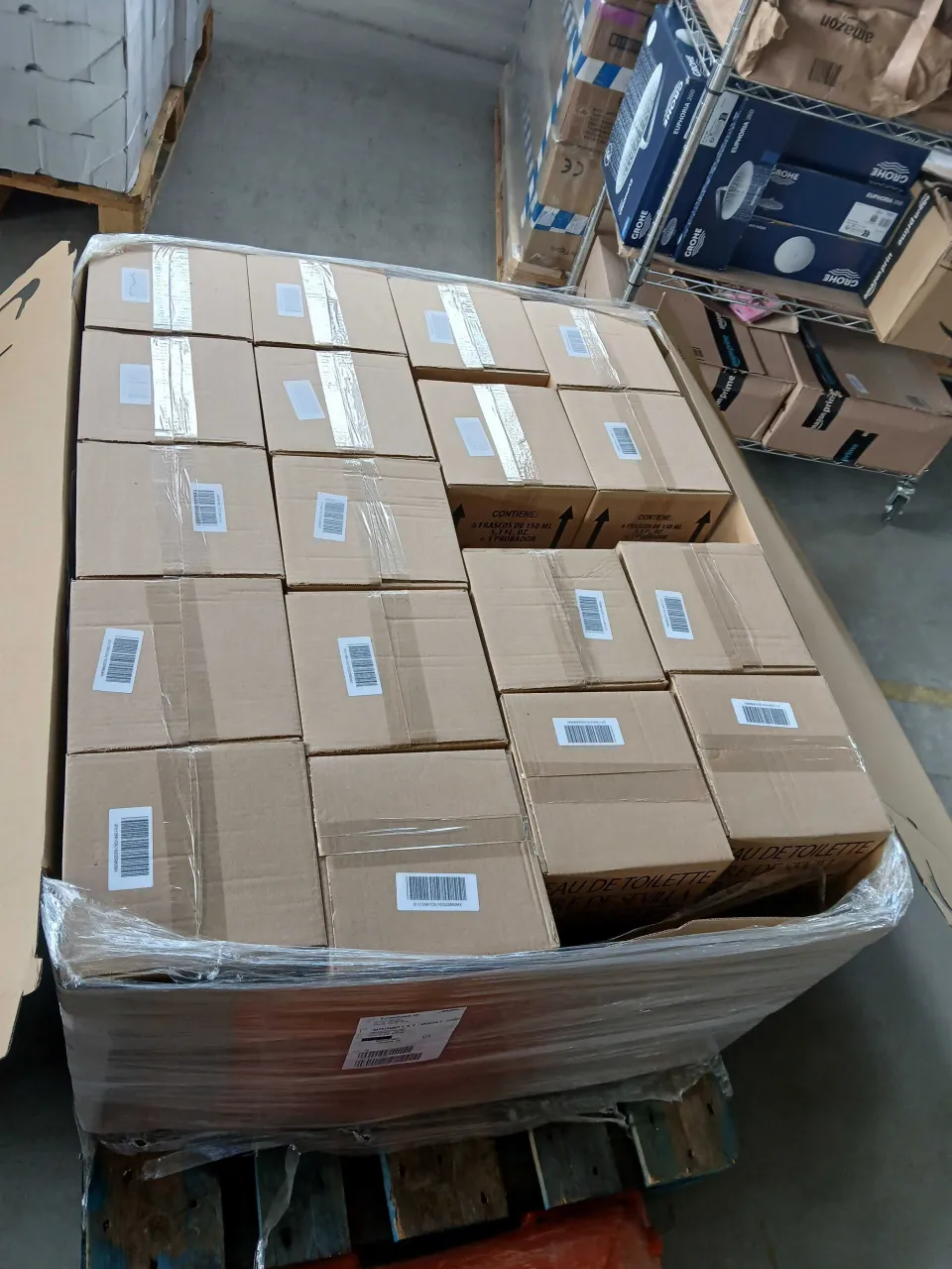 KRINOVA warehouse operations: cartons consolidated onto a single pallet