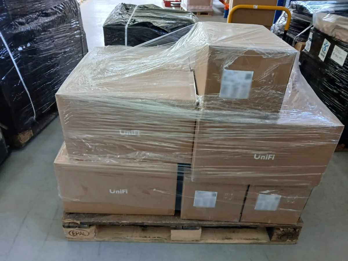 KRINOVA warehouse operations: networking equipment consolidated on one pallet